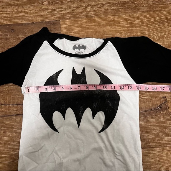 Batman 3/4 sleeve t-shirt. Size small - Picture 7 of 7
